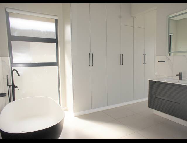 4 BEDROOM HOUSE TO LET IN PALM LAKES ESTATE